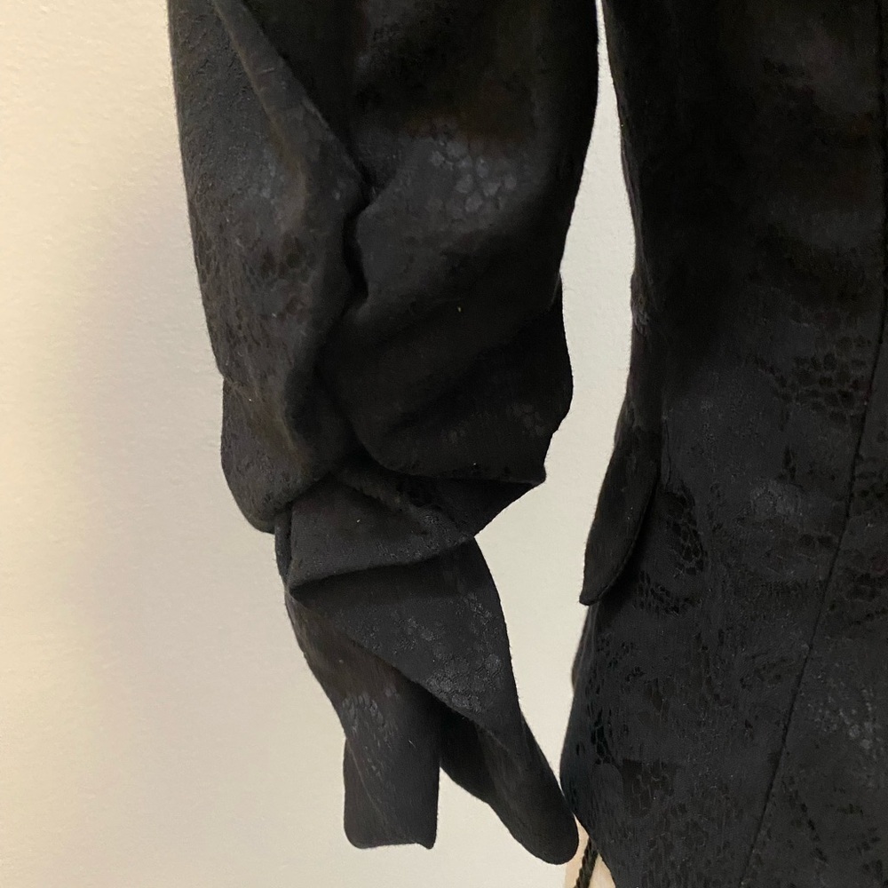 H&M Women’s Cropped Black Lined Jacket w/Push up Sleeves Sz 8 EUC - Picture 9 of 9